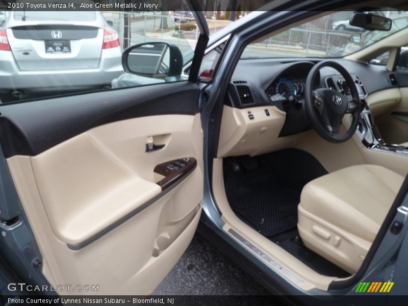 Aloe Green Metallic / Ivory 2010 Toyota Venza I4