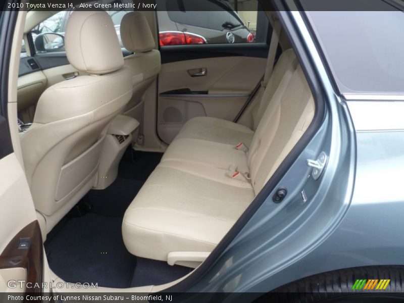 Aloe Green Metallic / Ivory 2010 Toyota Venza I4