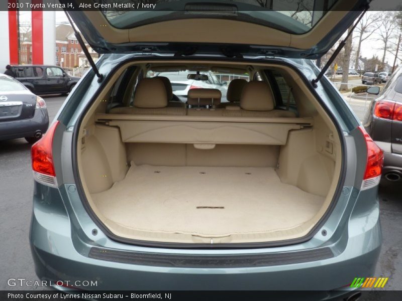 Aloe Green Metallic / Ivory 2010 Toyota Venza I4