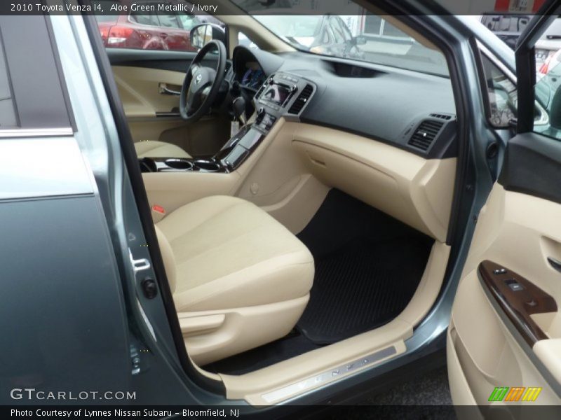 Aloe Green Metallic / Ivory 2010 Toyota Venza I4
