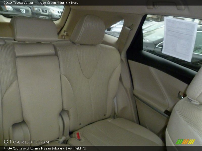 Aloe Green Metallic / Ivory 2010 Toyota Venza I4