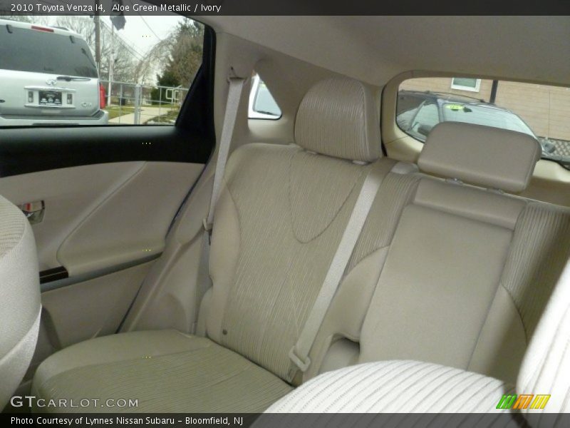 Aloe Green Metallic / Ivory 2010 Toyota Venza I4