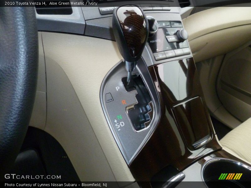 Aloe Green Metallic / Ivory 2010 Toyota Venza I4