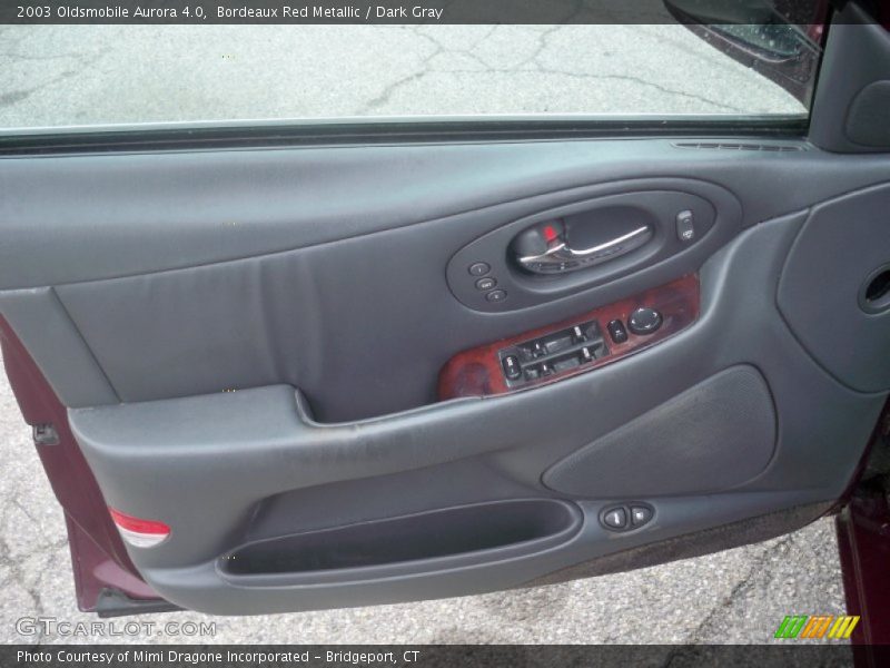 Bordeaux Red Metallic / Dark Gray 2003 Oldsmobile Aurora 4.0