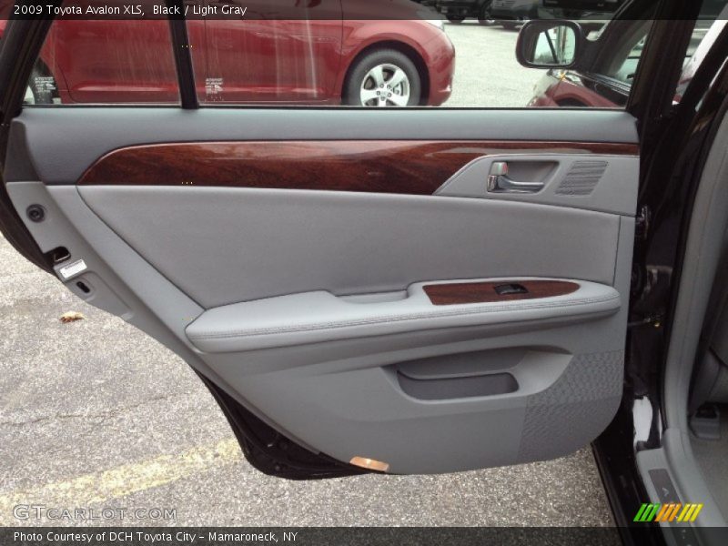 Black / Light Gray 2009 Toyota Avalon XLS