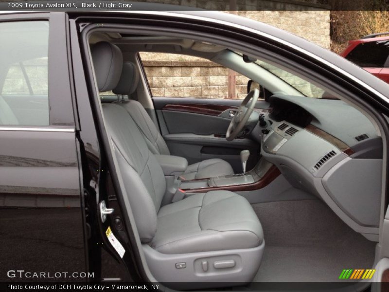 Black / Light Gray 2009 Toyota Avalon XLS