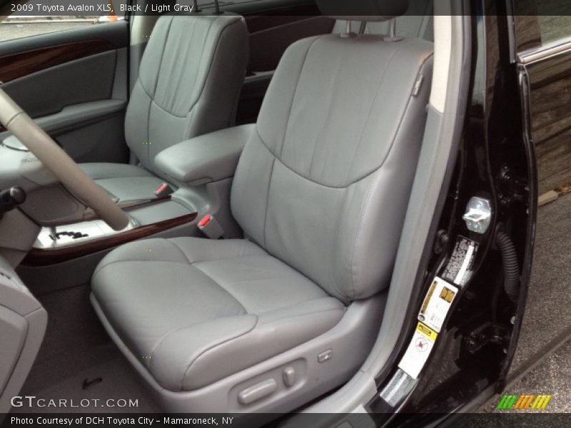Black / Light Gray 2009 Toyota Avalon XLS
