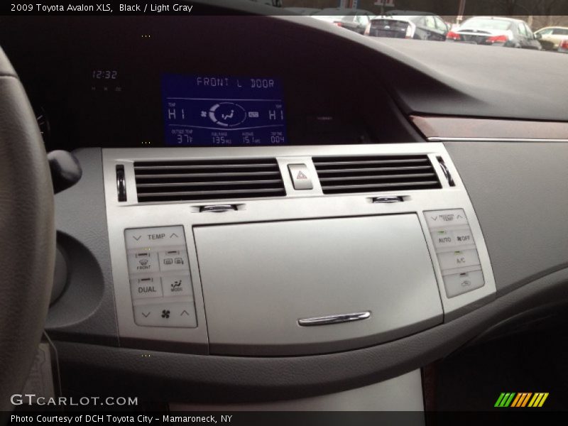 Black / Light Gray 2009 Toyota Avalon XLS