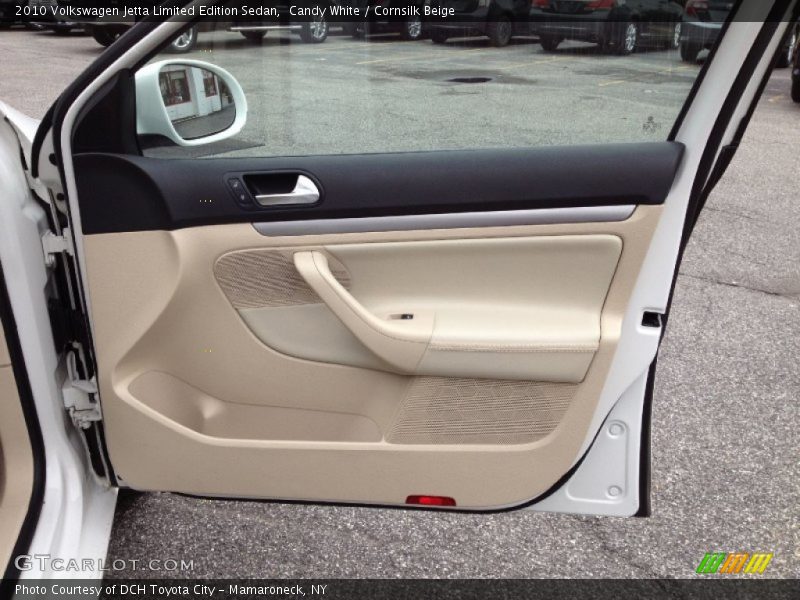 Door Panel of 2010 Jetta Limited Edition Sedan