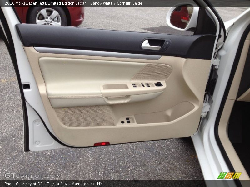 Door Panel of 2010 Jetta Limited Edition Sedan