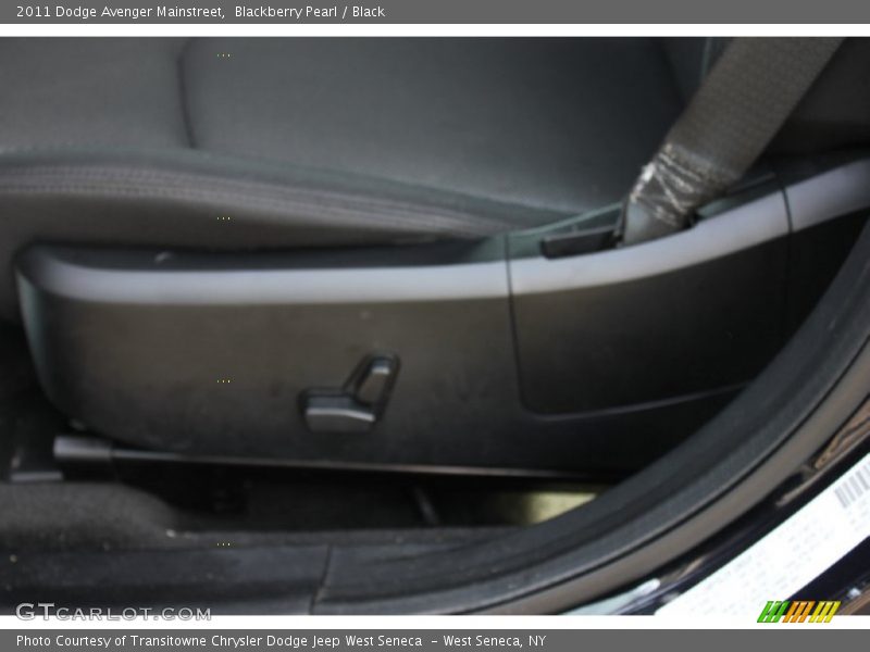 Blackberry Pearl / Black 2011 Dodge Avenger Mainstreet