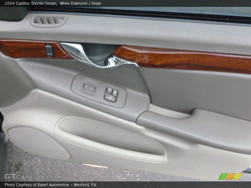 White Diamond / Shale 2004 Cadillac DeVille Sedan