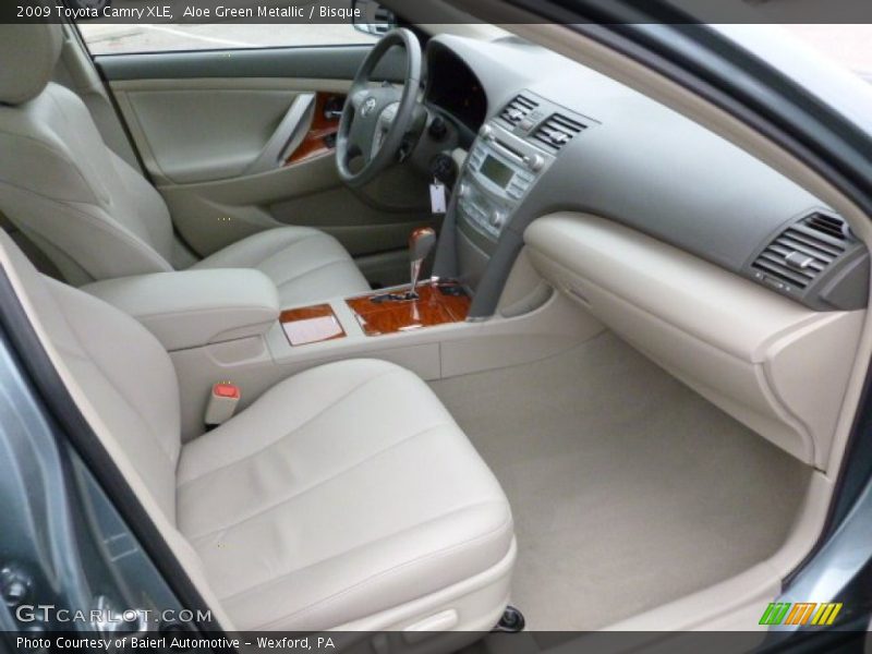 Aloe Green Metallic / Bisque 2009 Toyota Camry XLE