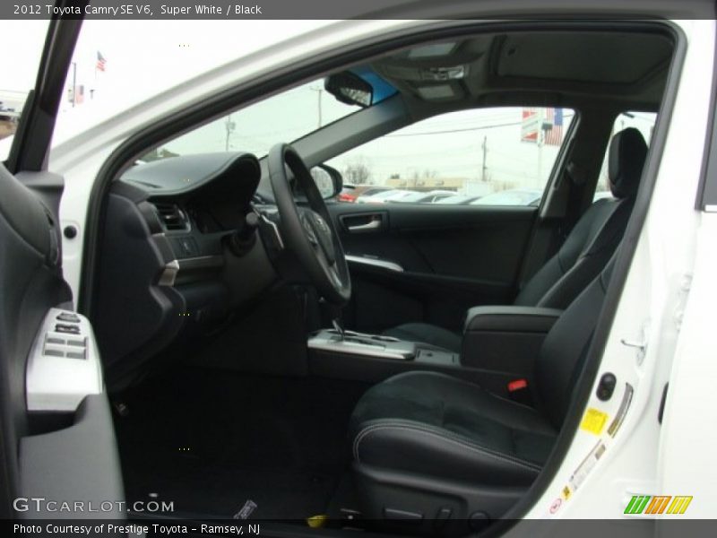 Super White / Black 2012 Toyota Camry SE V6