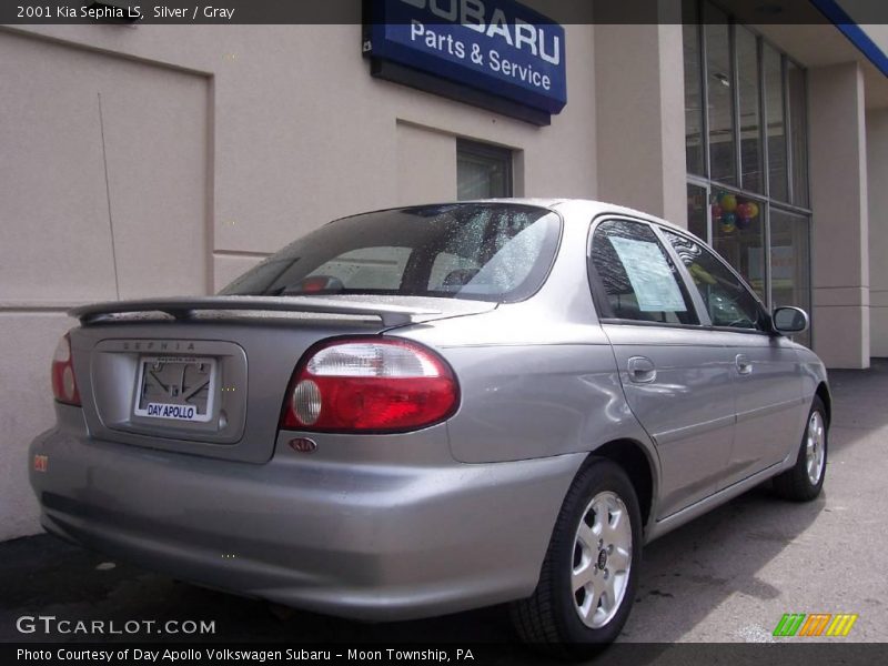 Silver / Gray 2001 Kia Sephia LS