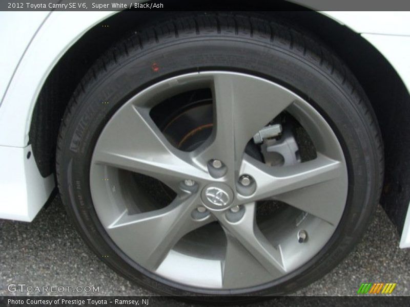 Super White / Black/Ash 2012 Toyota Camry SE V6