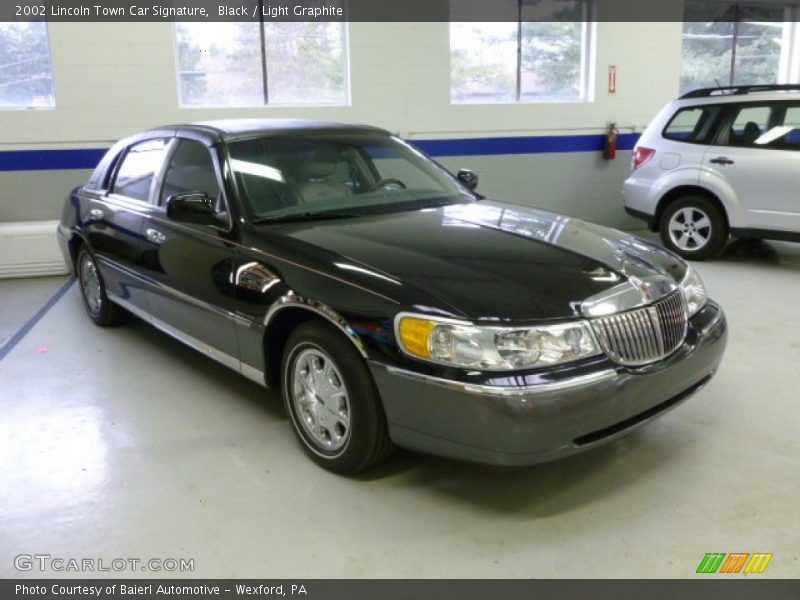 Black / Light Graphite 2002 Lincoln Town Car Signature