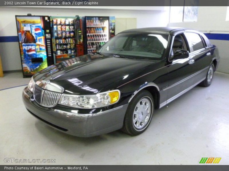 Black / Light Graphite 2002 Lincoln Town Car Signature
