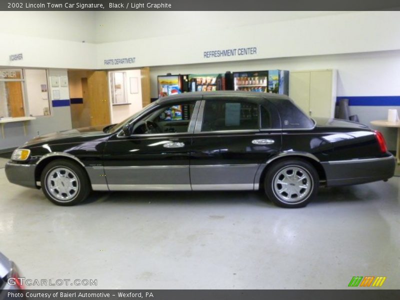 Black / Light Graphite 2002 Lincoln Town Car Signature