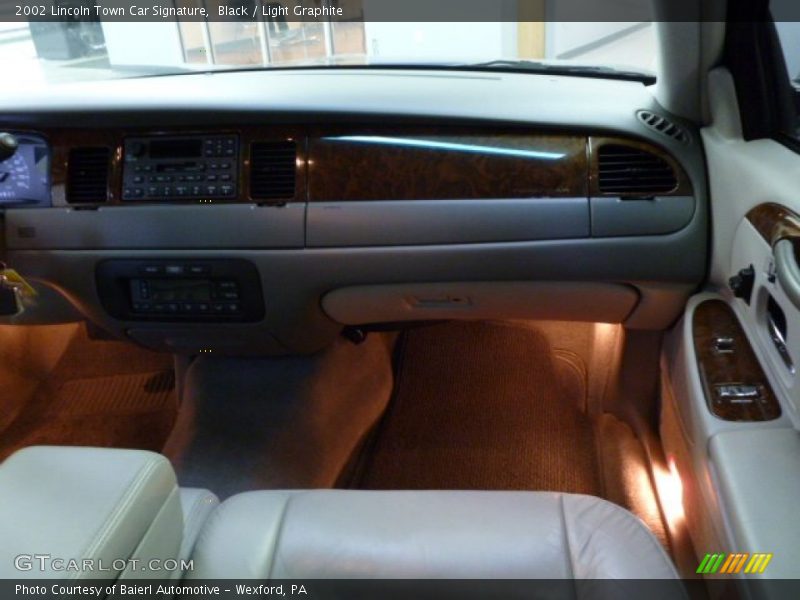 Black / Light Graphite 2002 Lincoln Town Car Signature