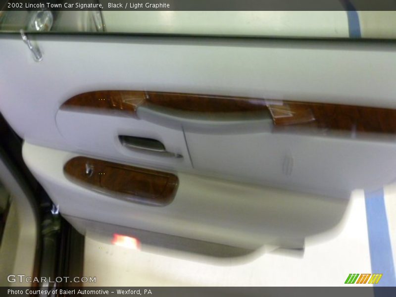 Black / Light Graphite 2002 Lincoln Town Car Signature