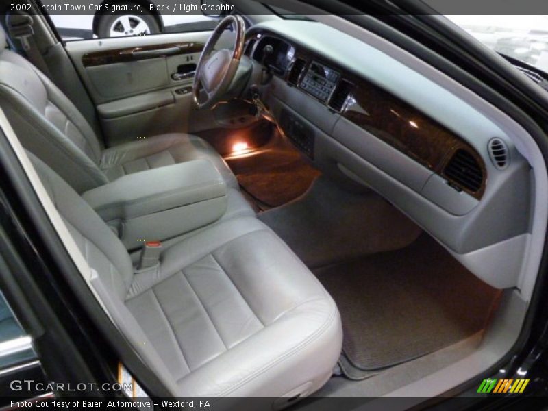 Black / Light Graphite 2002 Lincoln Town Car Signature