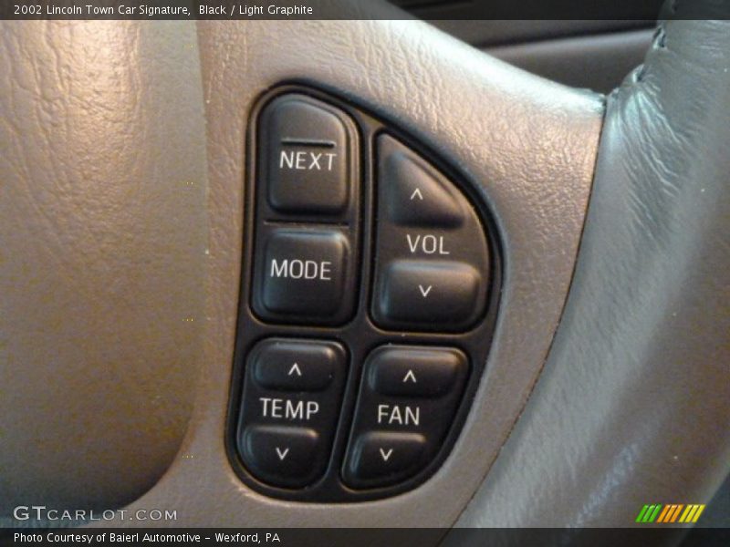 Black / Light Graphite 2002 Lincoln Town Car Signature