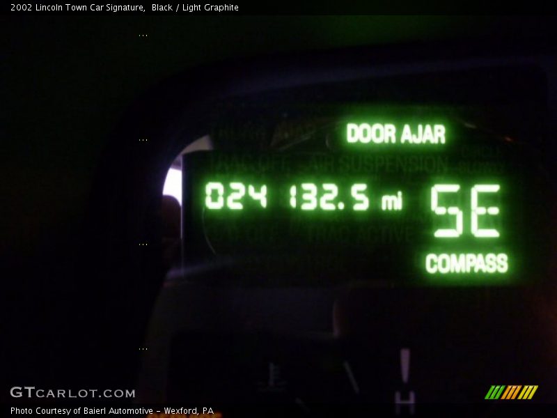 Black / Light Graphite 2002 Lincoln Town Car Signature