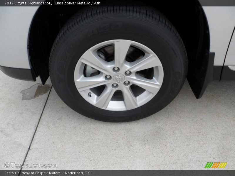 Classic Silver Metallic / Ash 2012 Toyota Highlander SE
