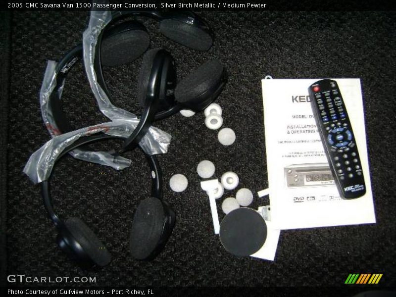 Silver Birch Metallic / Medium Pewter 2005 GMC Savana Van 1500 Passenger Conversion