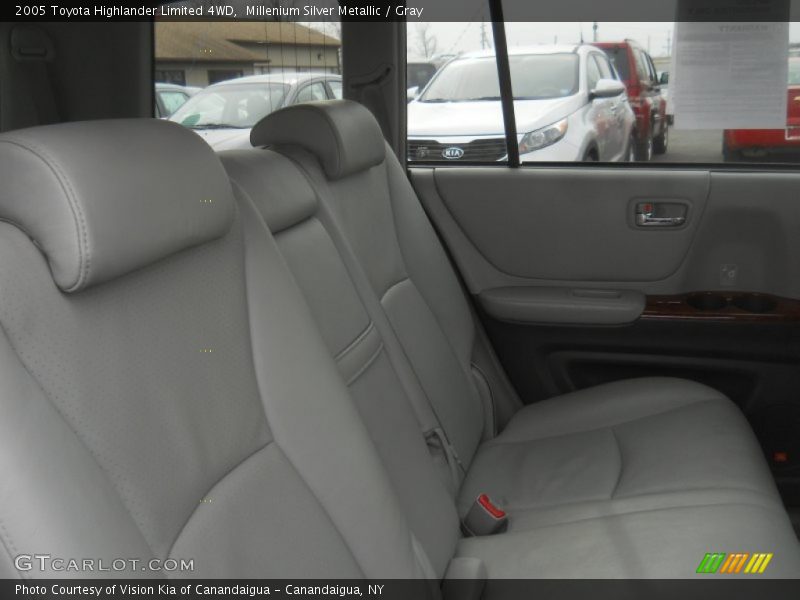 Millenium Silver Metallic / Gray 2005 Toyota Highlander Limited 4WD