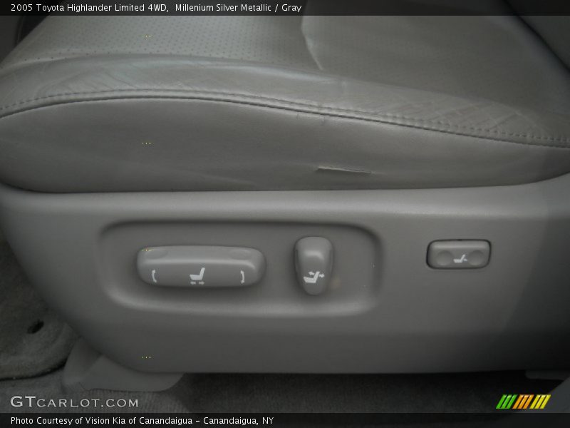 Millenium Silver Metallic / Gray 2005 Toyota Highlander Limited 4WD