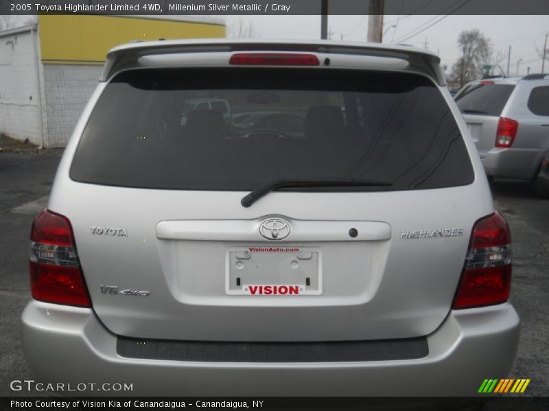Millenium Silver Metallic / Gray 2005 Toyota Highlander Limited 4WD