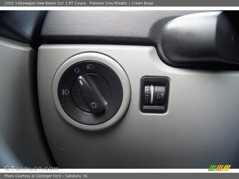 Platinum Grey Metallic / Cream Beige 2002 Volkswagen New Beetle GLX 1.8T Coupe