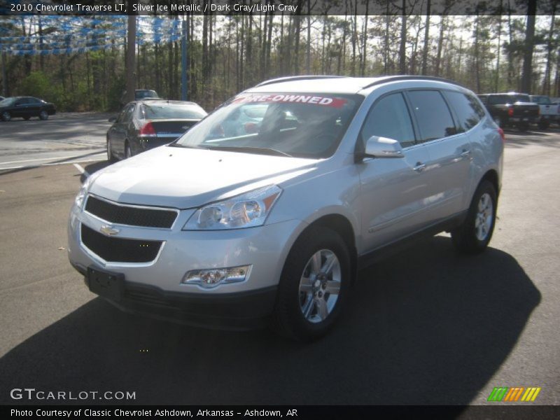 Silver Ice Metallic / Dark Gray/Light Gray 2010 Chevrolet Traverse LT