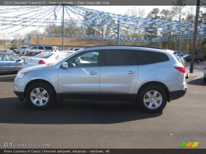 Silver Ice Metallic / Dark Gray/Light Gray 2010 Chevrolet Traverse LT