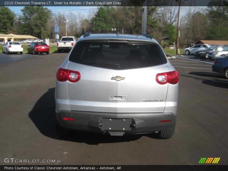 Silver Ice Metallic / Dark Gray/Light Gray 2010 Chevrolet Traverse LT
