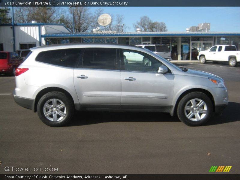 Silver Ice Metallic / Dark Gray/Light Gray 2010 Chevrolet Traverse LT