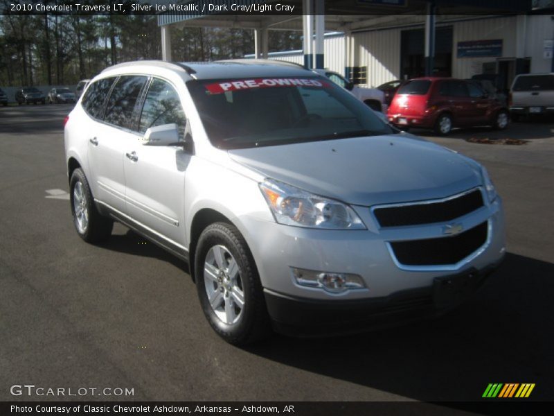 Silver Ice Metallic / Dark Gray/Light Gray 2010 Chevrolet Traverse LT