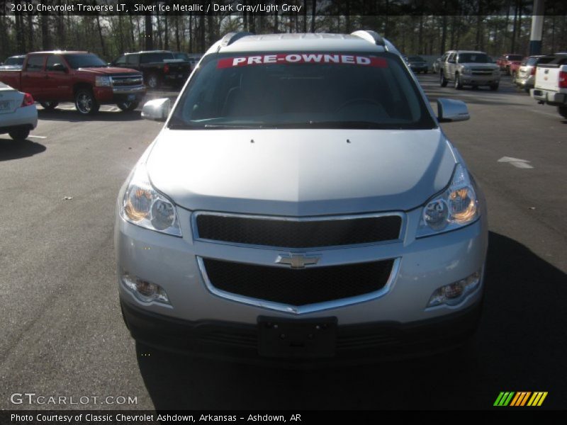 Silver Ice Metallic / Dark Gray/Light Gray 2010 Chevrolet Traverse LT