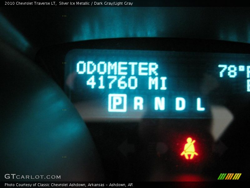 Silver Ice Metallic / Dark Gray/Light Gray 2010 Chevrolet Traverse LT