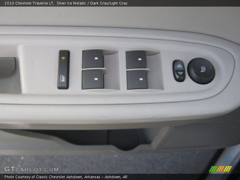 Silver Ice Metallic / Dark Gray/Light Gray 2010 Chevrolet Traverse LT