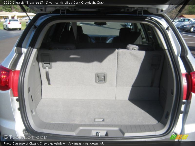 Silver Ice Metallic / Dark Gray/Light Gray 2010 Chevrolet Traverse LT