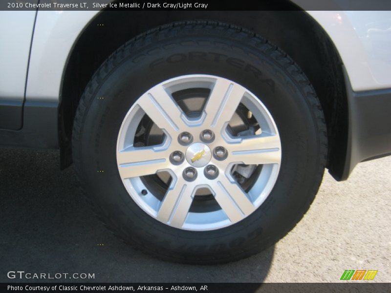 Silver Ice Metallic / Dark Gray/Light Gray 2010 Chevrolet Traverse LT