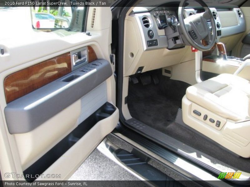Tuxedo Black / Tan 2010 Ford F150 Lariat SuperCrew