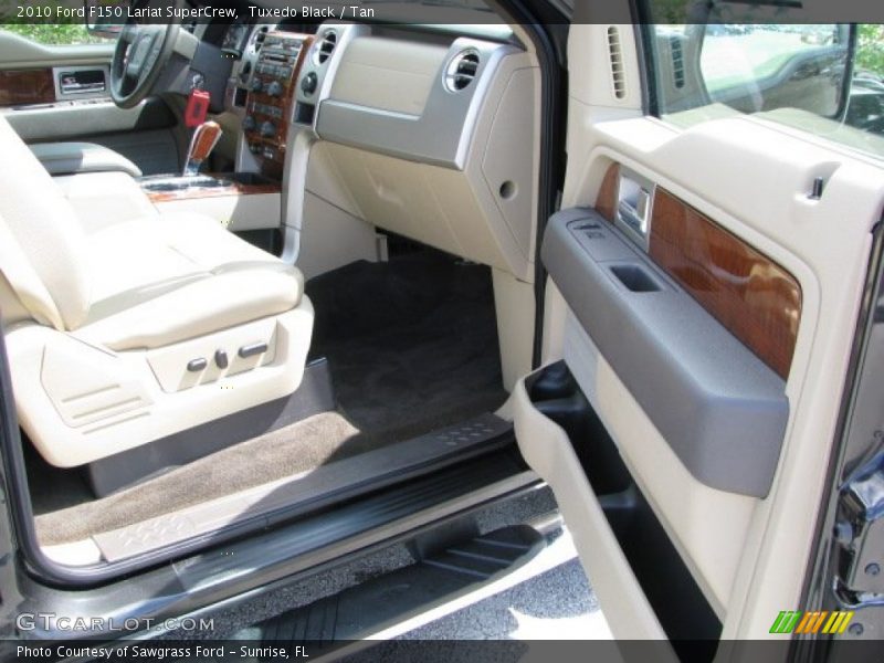 Tuxedo Black / Tan 2010 Ford F150 Lariat SuperCrew