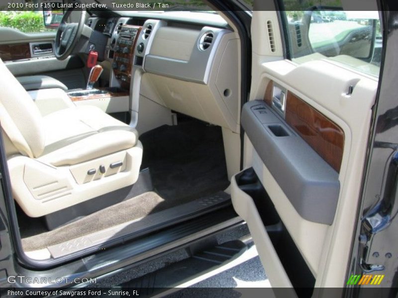 Tuxedo Black / Tan 2010 Ford F150 Lariat SuperCrew
