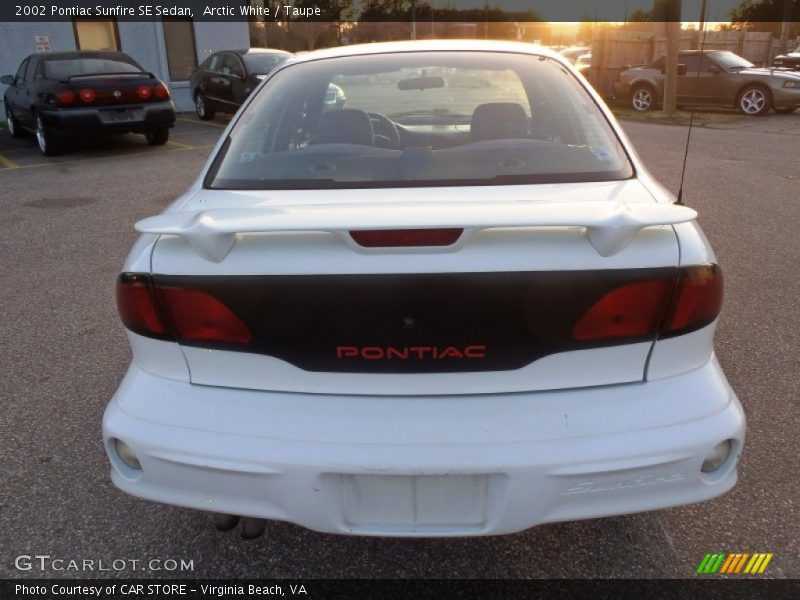 Arctic White / Taupe 2002 Pontiac Sunfire SE Sedan