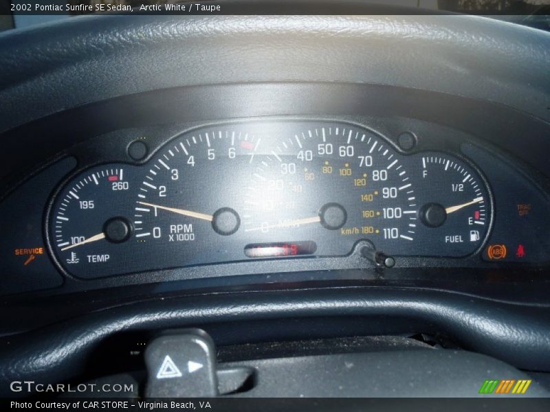 Arctic White / Taupe 2002 Pontiac Sunfire SE Sedan