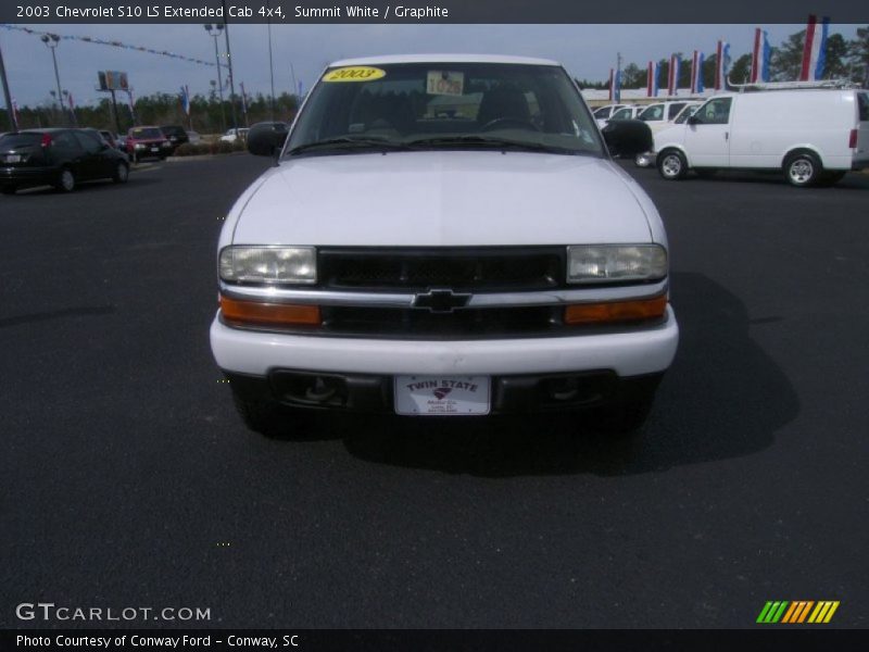 Summit White / Graphite 2003 Chevrolet S10 LS Extended Cab 4x4